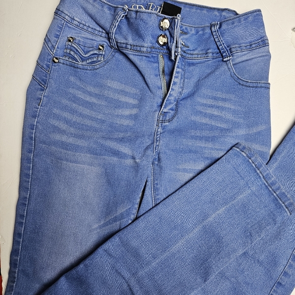 Minerva Jeans (7) - Picture 4 of 7